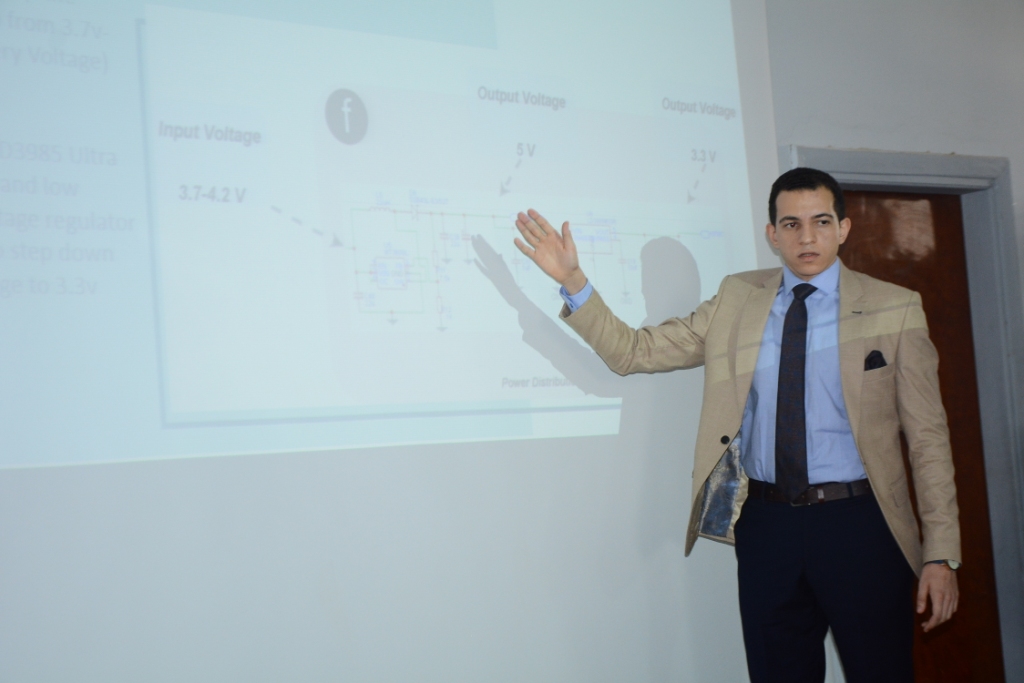فريق طلابي بجامعة أسيوط يصمم قمر صناعي 