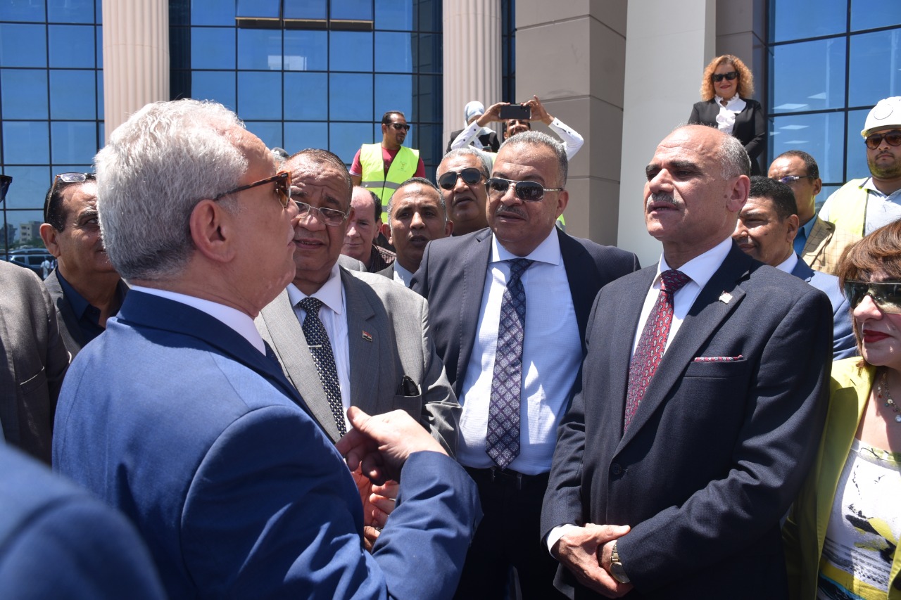 كليات جامعة الأقصر الجديدة 