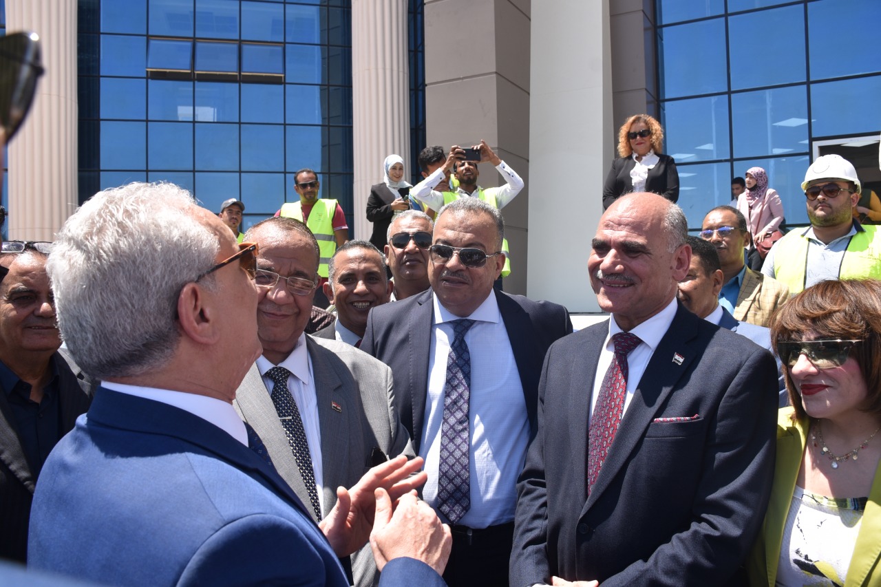 كليات جامعة الأقصر الجديدة 