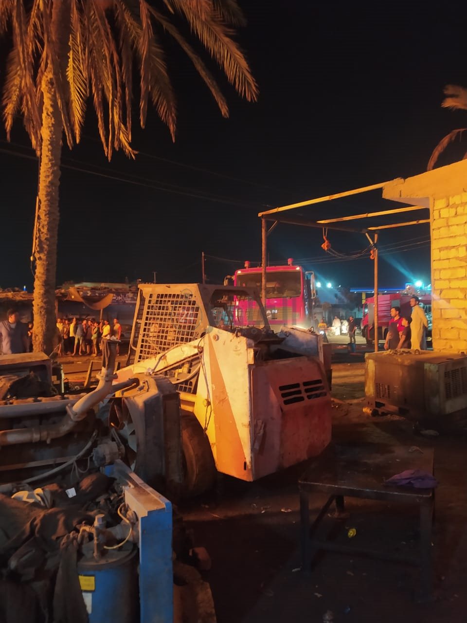 السيطرة على حريق سيارة مواد بترولية