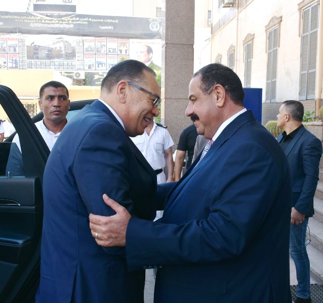 مدير أمن الشرقية خلال استقباله المحافظ 02