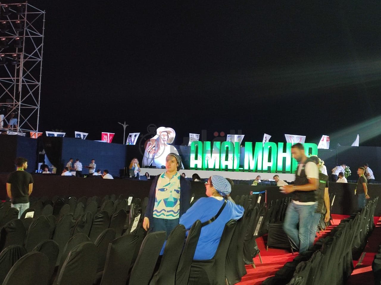 صور تحضيرات حفل آمال ماهر (5)