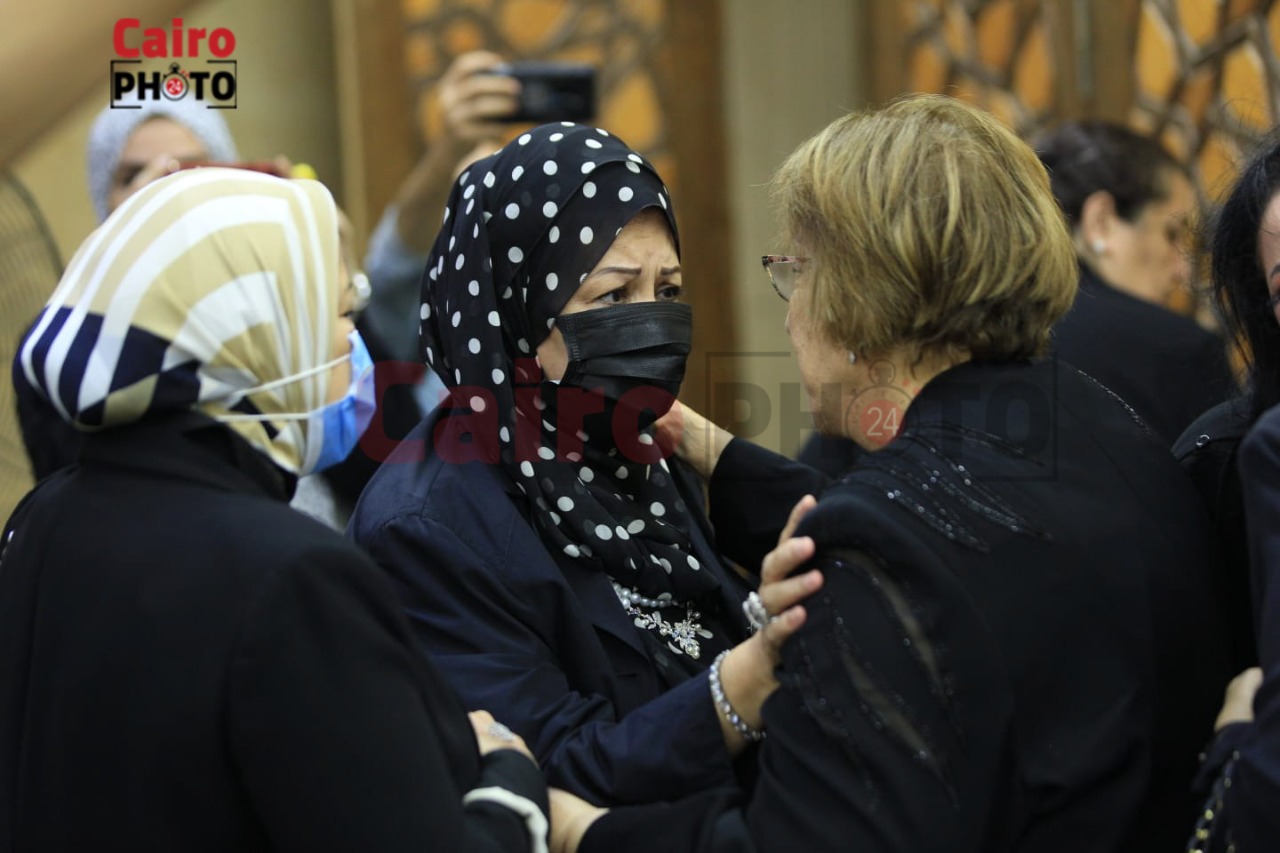 عزاء الفنانة رجاء حسين (32)