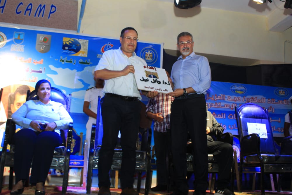 رئيس جامعة الإسكندرية يكرم الفرق الرياضية 