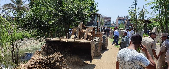 إزالة تعديات على الأراضي بالشرقية 04