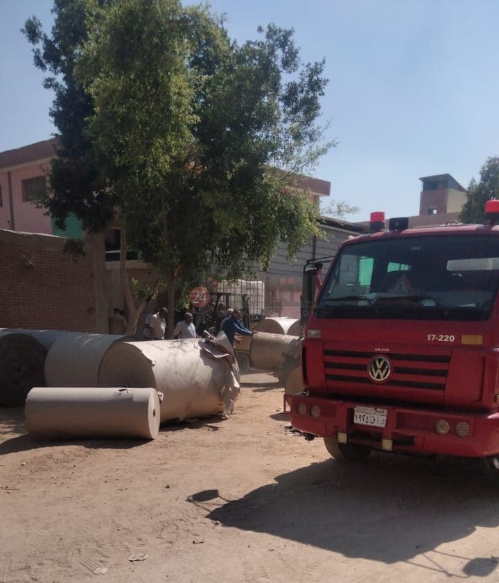 السيطرة على حريق مصنع بلاستيك بالعاشر من رمضان 02