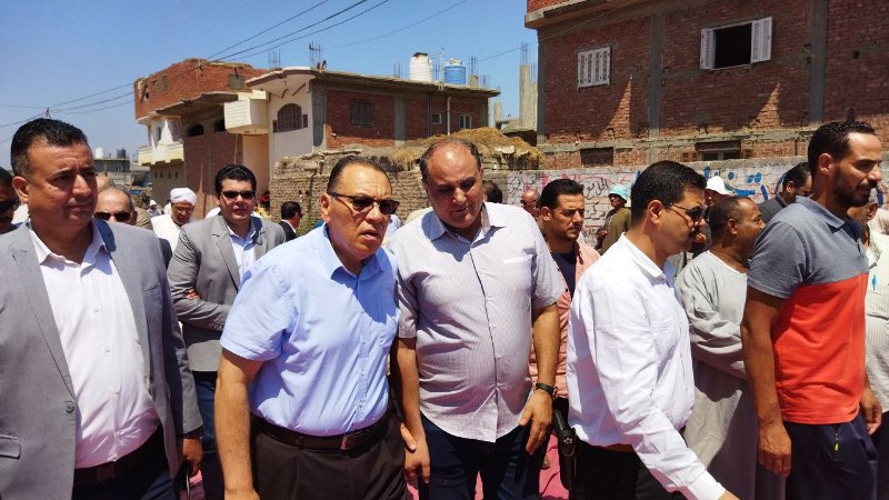 محافظ الشرقية يؤدي واجب العزاء في وفاة والد رئيس مدينة أولاد صقر 02