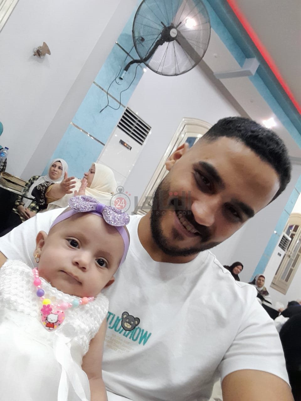 المتوفى وابنته الطفلة هالة