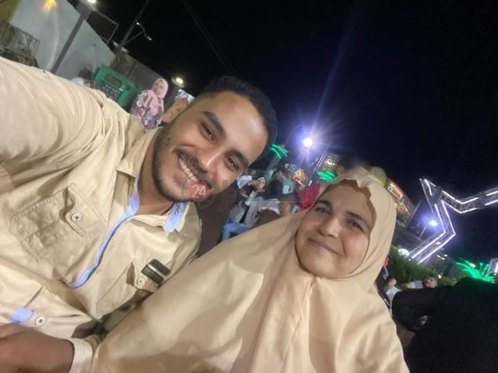 المتوفى ووالدته