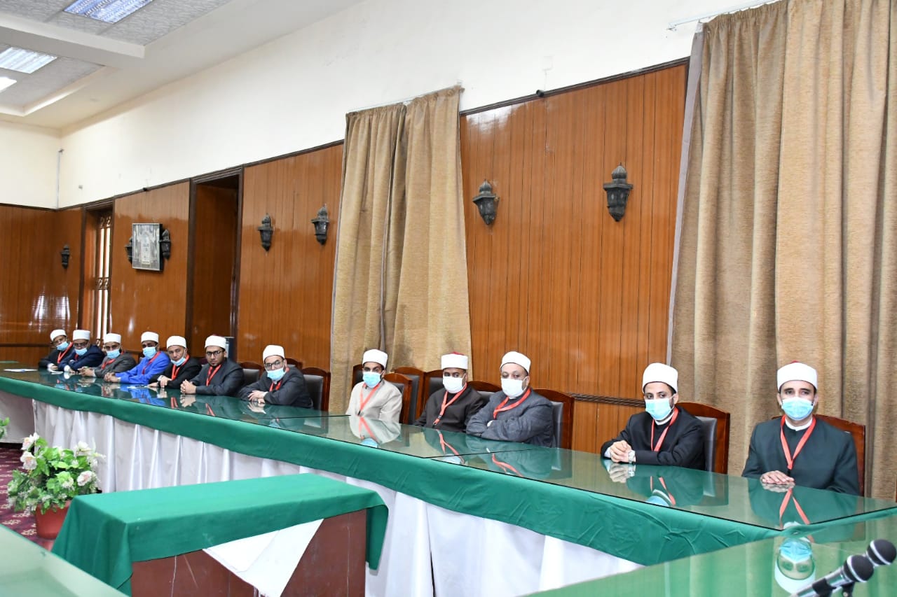 وزير الأوقاف يجتمع بنخبة من أئمة المساجد الكبرى