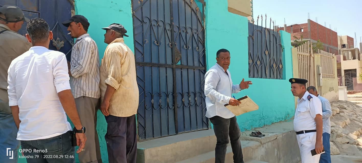 غلق وتشميع أنشطة تجارية مخالفة في العاشر من رمضان 02