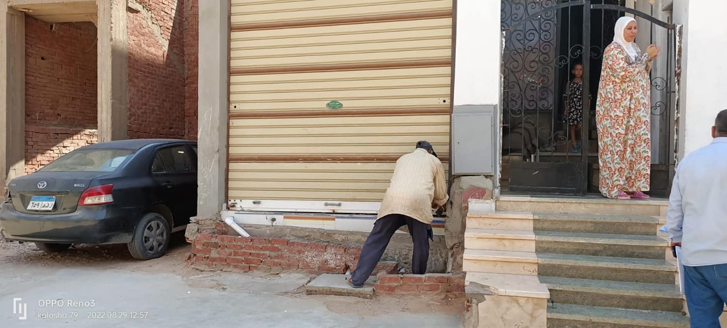 غلق وتشميع أنشطة تجارية مخالفة في العاشر من رمضان 07