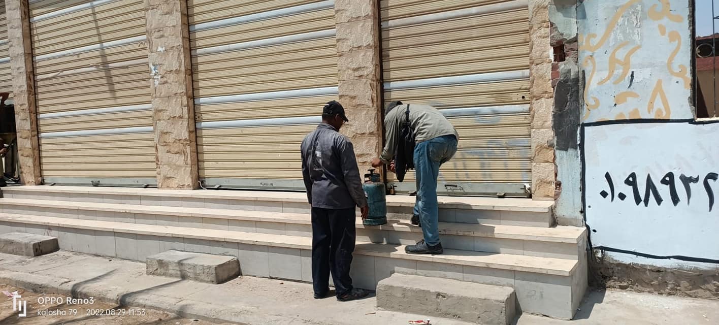 غلق وتشميع أنشطة تجارية مخالفة في العاشر من رمضان 011