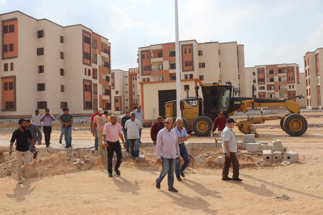 رئيس العاشر من رمضان يتفقد سكن كل المصريين 02