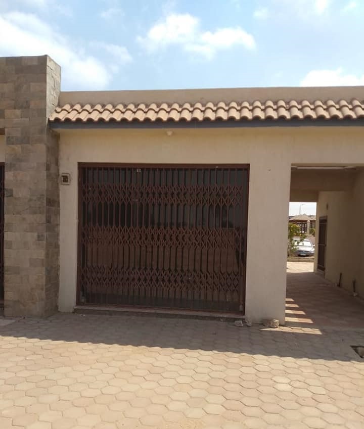 طرح محلات تجارية وصيدليات للبيع في مزاد علني 05