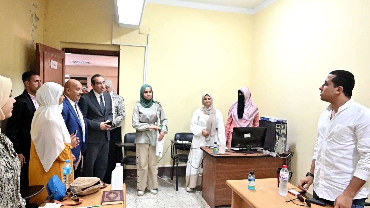 بدء إجراءات الكشف الطبي على الطلاب الجدد للعام الأكاديمي الجديد