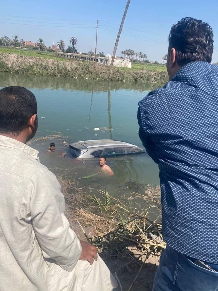 93685-السيارة-فى-المياه