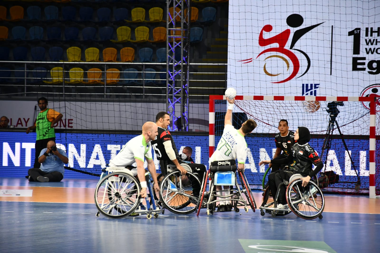بطولة العالم للكراسي المتحركة لكرة اليد (37)