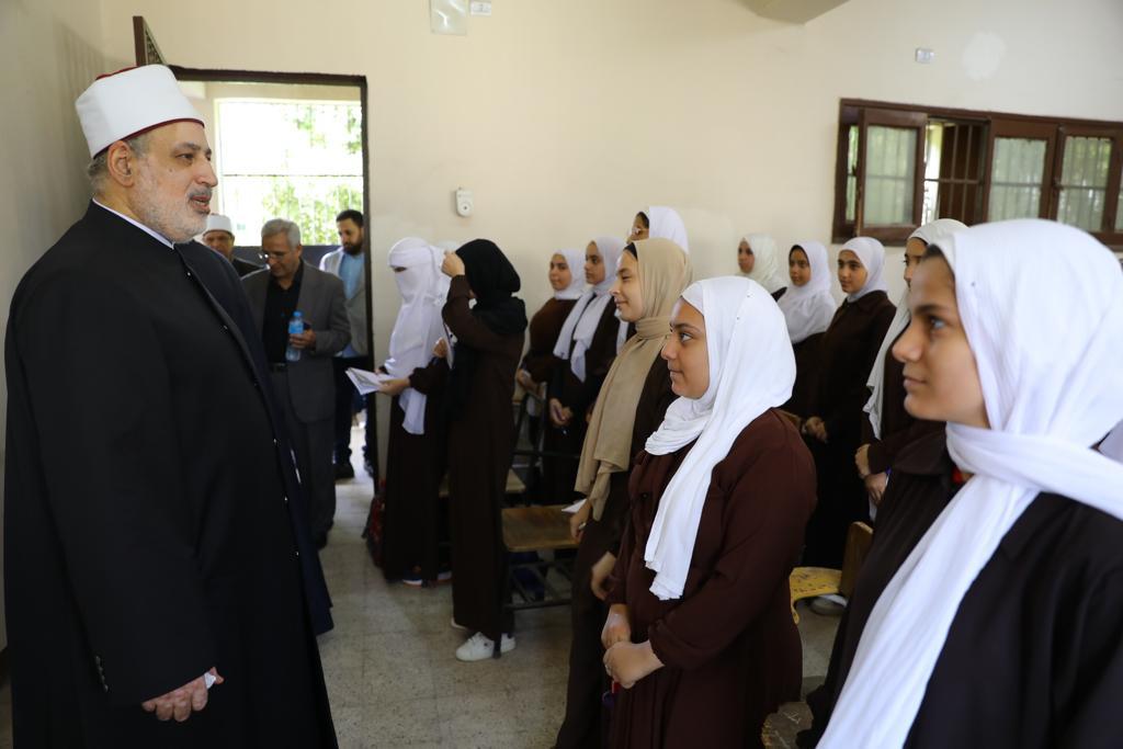 وكيل الأزهر يطمئن على سير الدراسة بالمعاهد الأزهرية 