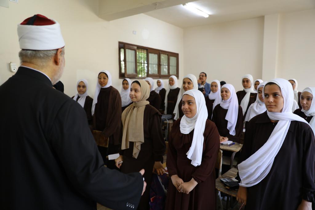 وكيل الأزهر يطمئن على سير الدراسة بالمعاهد الأزهرية 