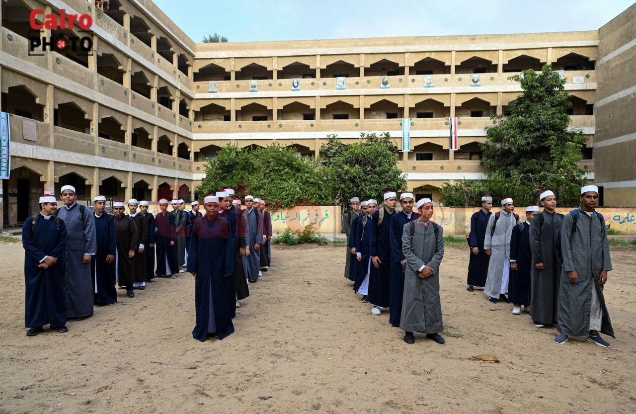 اللون الأحمر يزين معاهد الأزهر في ثاني أيام الدارسة