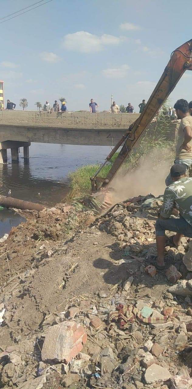 محاولات العثور على جثة الطفل 04