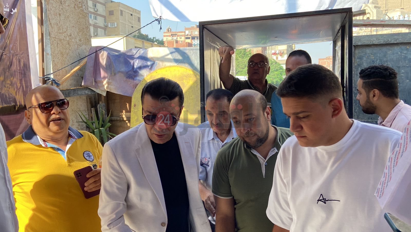 مصطفى كامل يدلي بصوتي في انتخابات نقابة الموسيقيين (3)