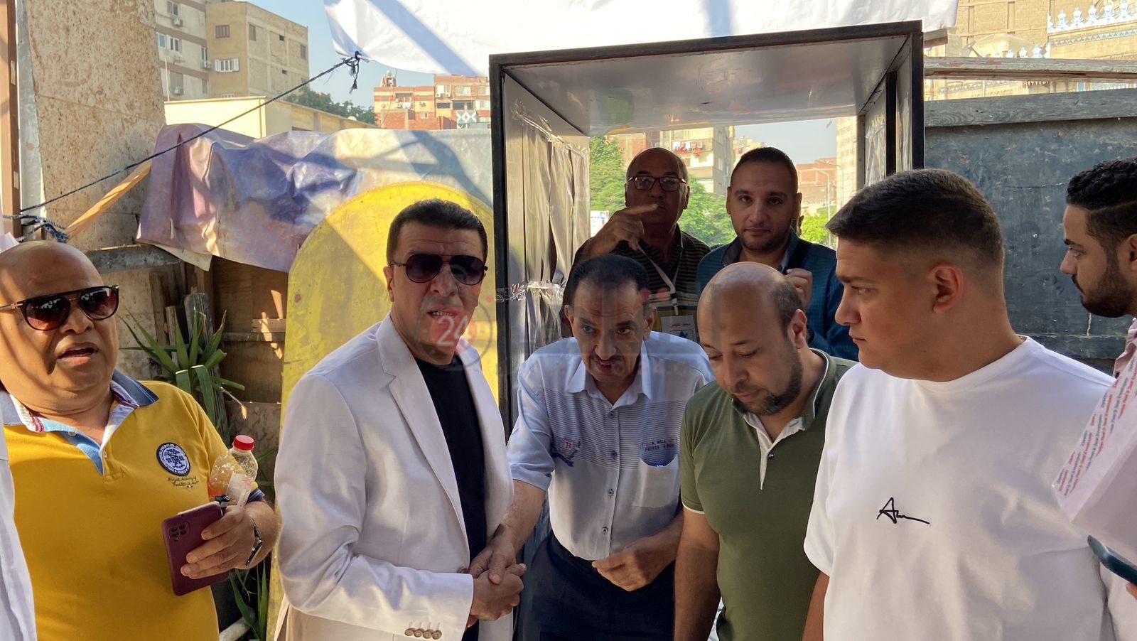 مصطفى كامل يدلي بصوتي في انتخابات نقابة الموسيقيين (4)