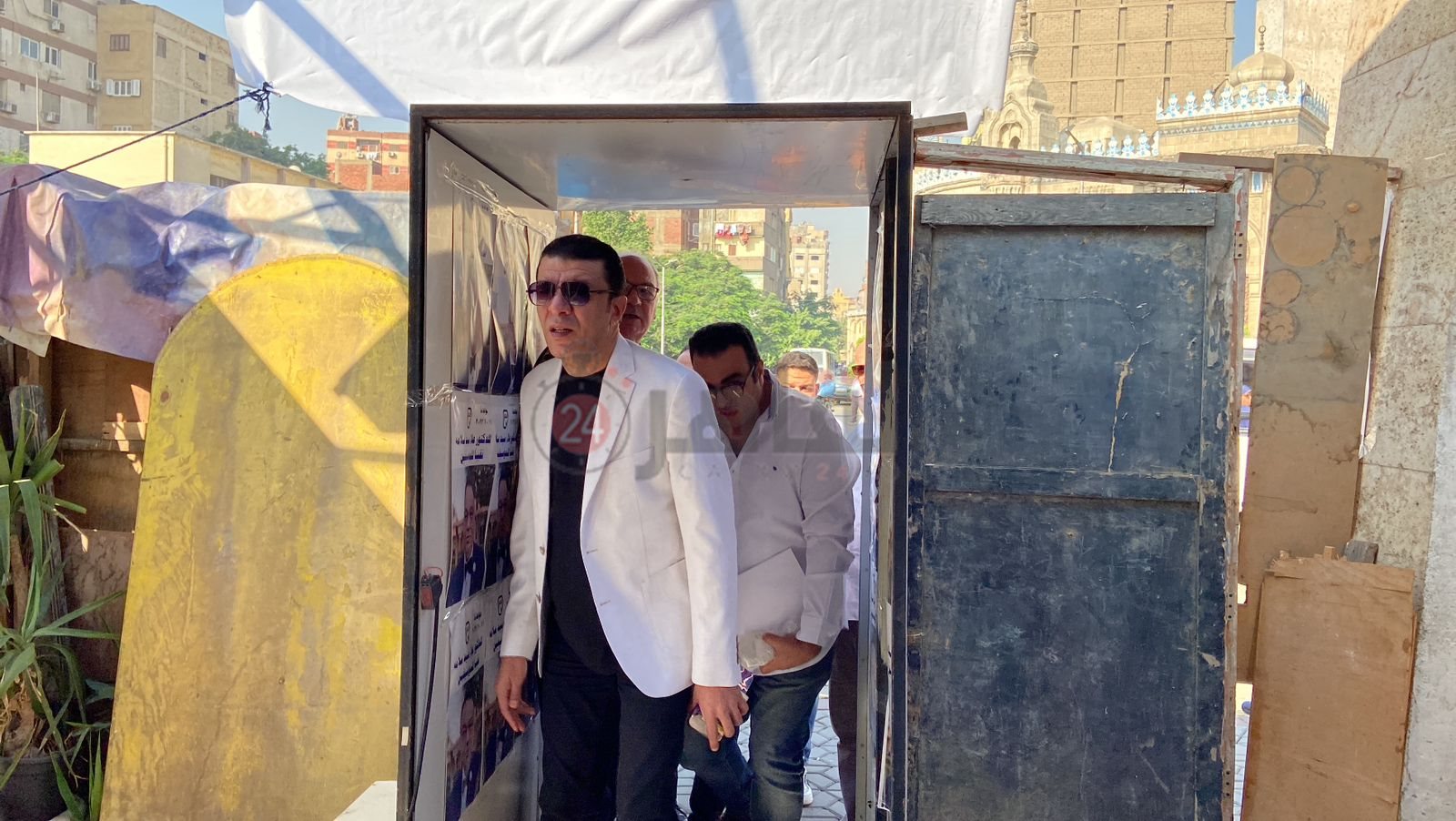 مصطفى كامل يدلي بصوتي في انتخابات نقابة الموسيقيين (5)