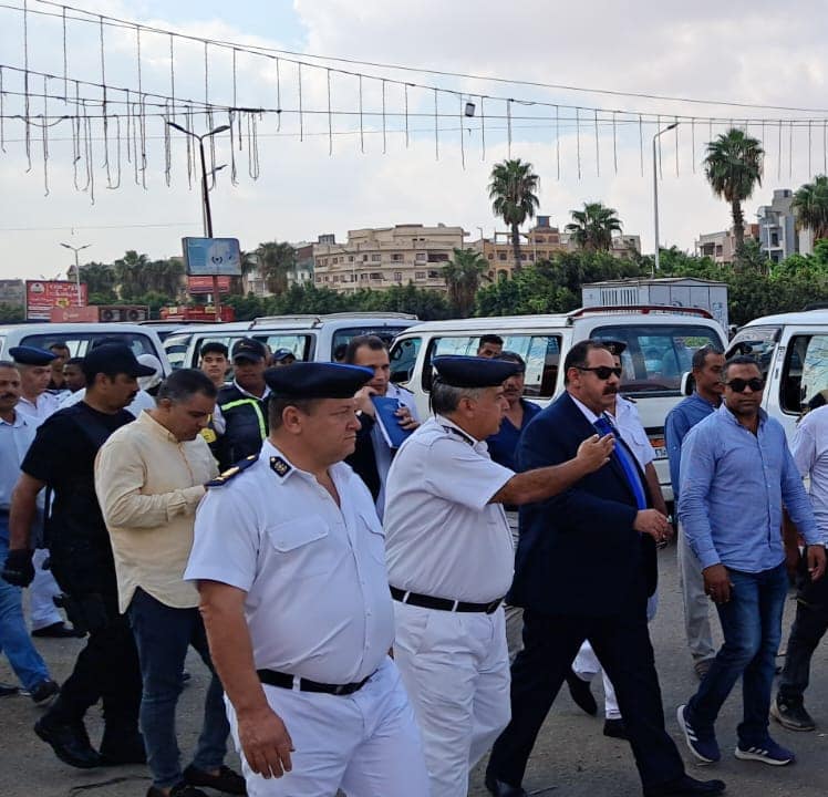 مدير أمن الشرقية يقود حملة لرفع الإشغالات بالعاشر من رمضان 02