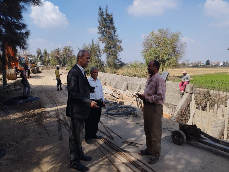 أعمال تغطية الترعة ورصف الطريق 01