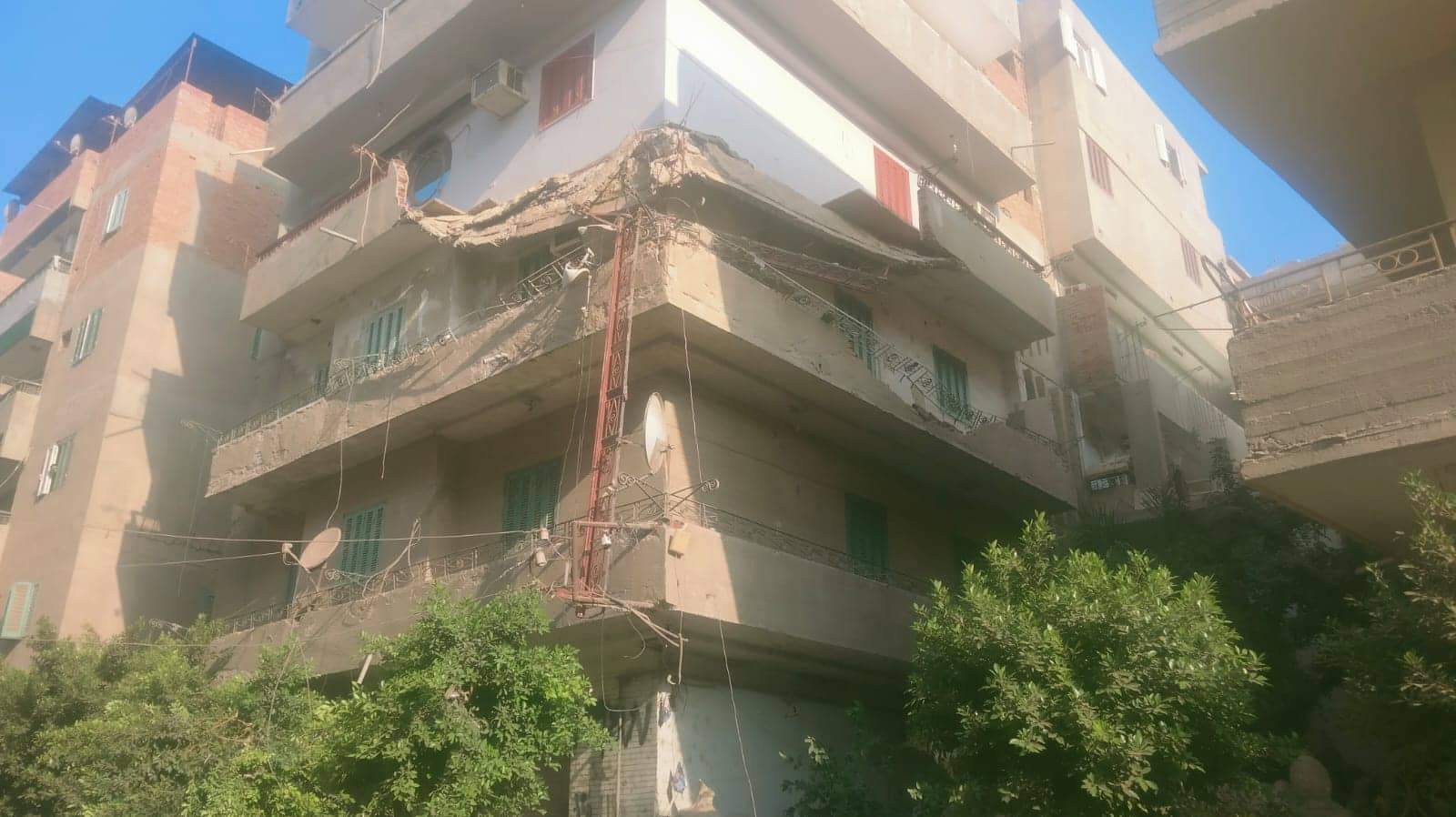 انهيار بلكونة عقار سكني بالشرقية