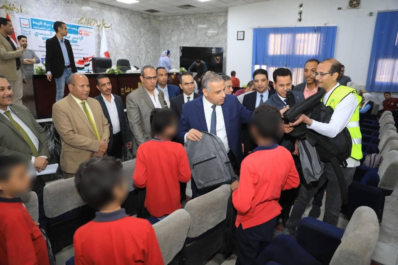  توزيع شنط مدرسية وزي مدرسي لعدد 1000 طالب وطالبة