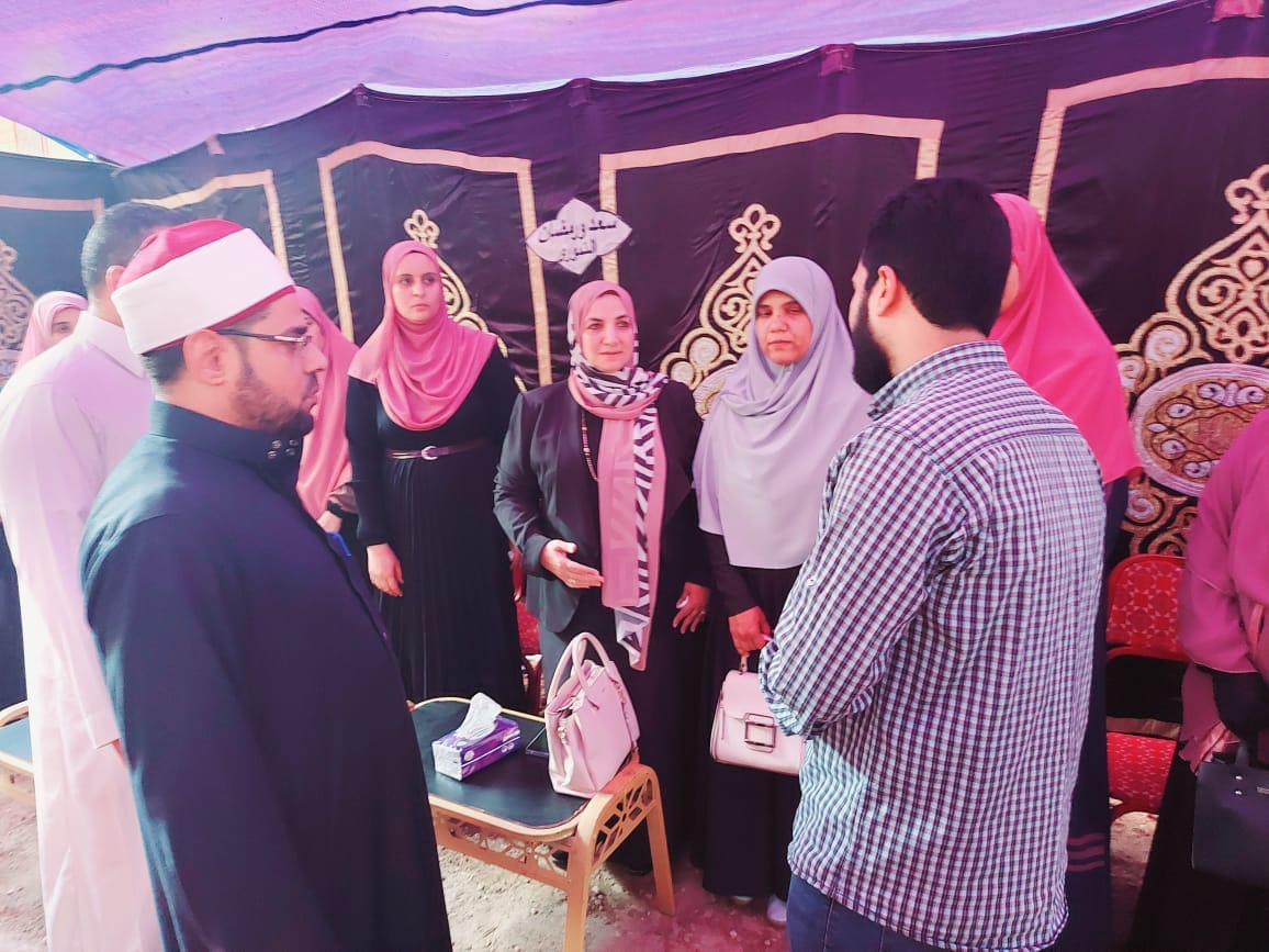 الدكتورة إلهام شاهين تعزي أسرة المحلة 