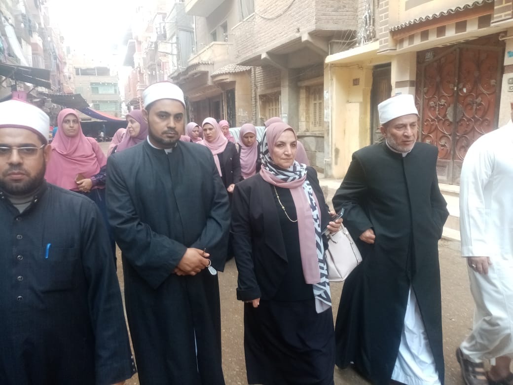 الدكتورة إلهام شاهين تعزي أسرة المحلة 