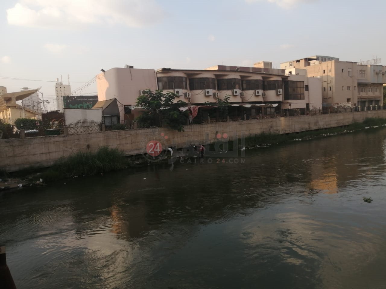 إنقاذ مسن حاول الانتحار في الشرقية 04