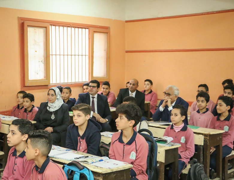 زيارة وزير التربية والتعليم للشرقية 05