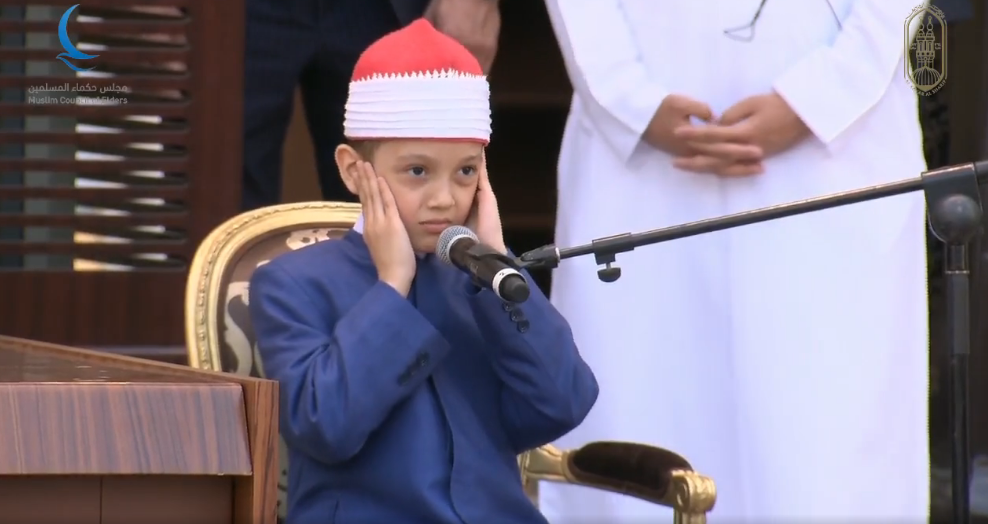  القاريء الطفل عمر علي