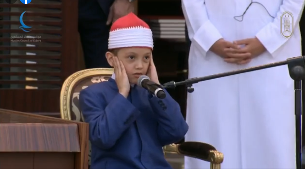  القاريء الطفل عمر علي