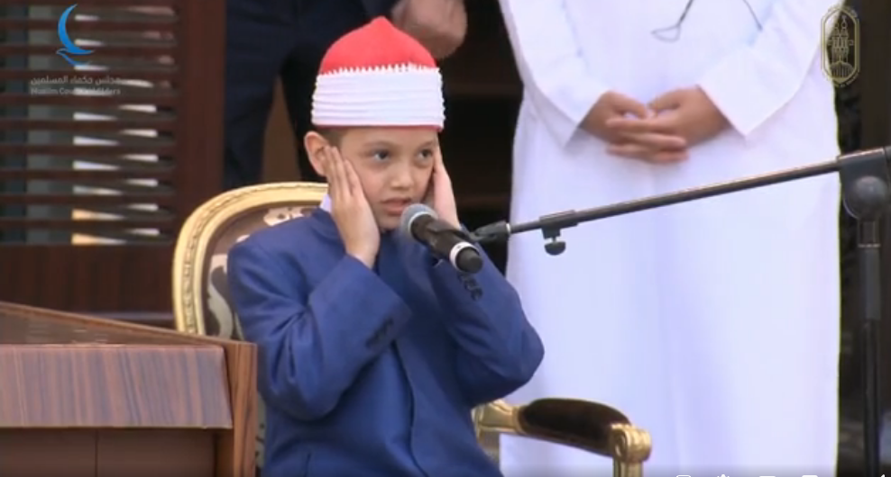  القاريء الطفل عمر علي