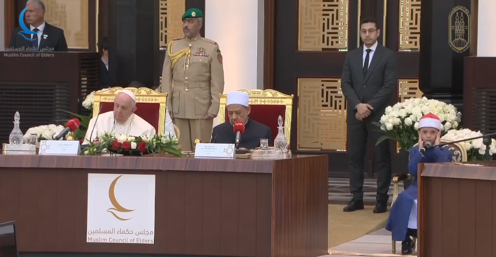  القاريء الطفل عمر علي