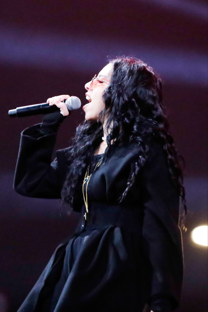 اسما دياب تغني في الجامعة الاوروبية (3)