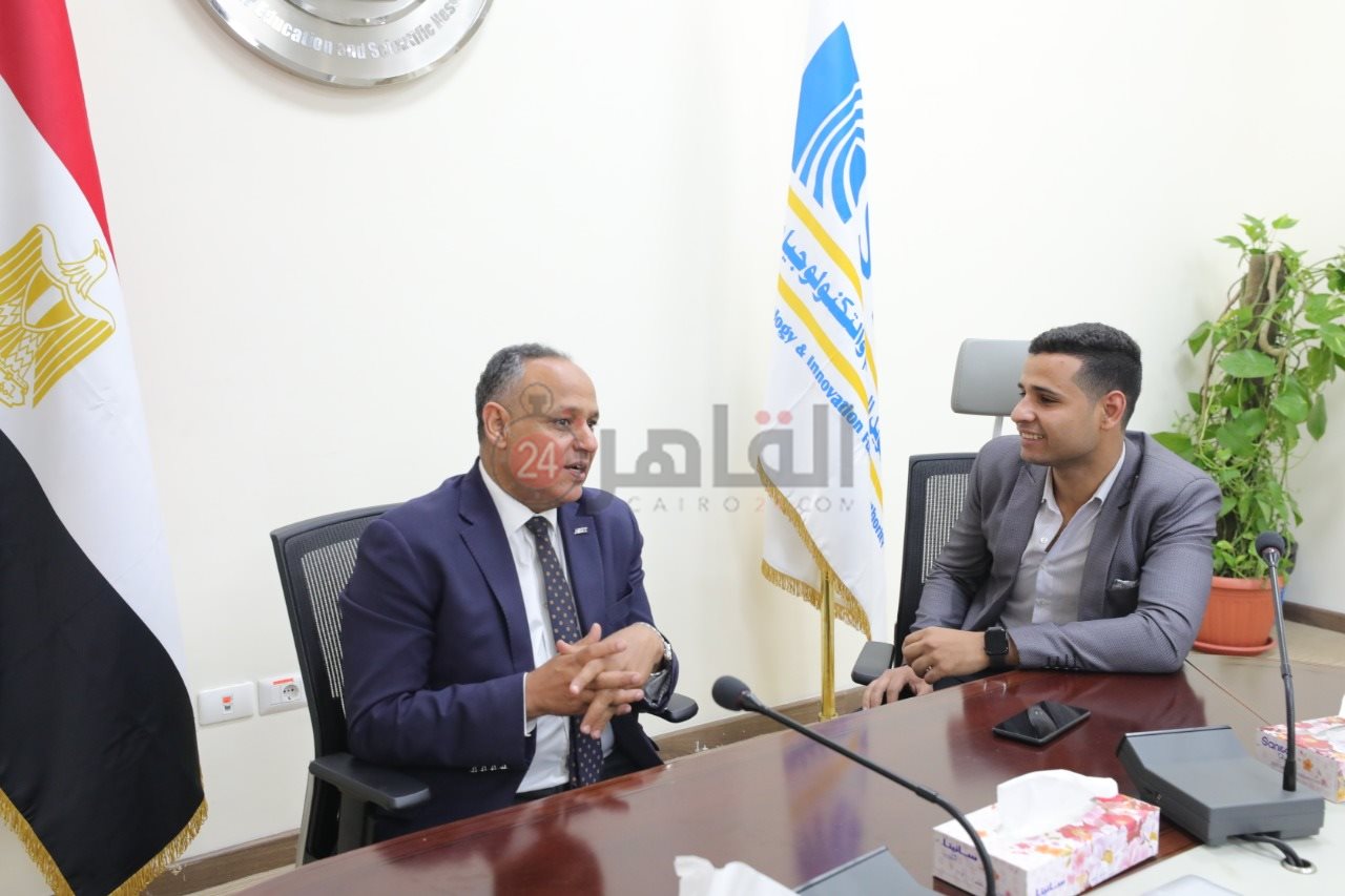 محرر التعليم العالي مع رئيس أكاديمية البحث العلمي