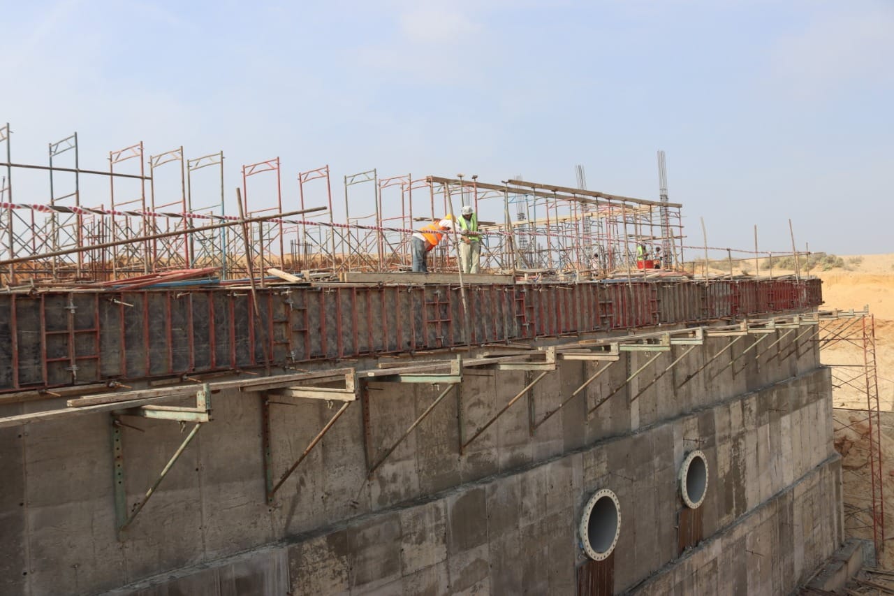 المشروعات القومية الجارية بالعاشر من رمضان 02