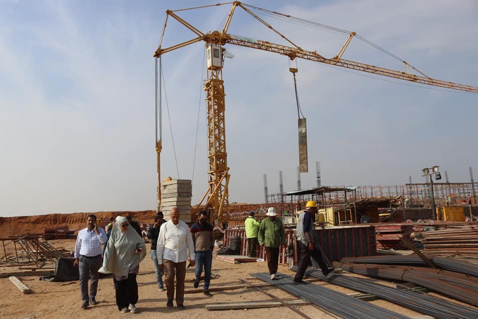 رئيس مدينة العاشر من رمضان خلال الجولة 01