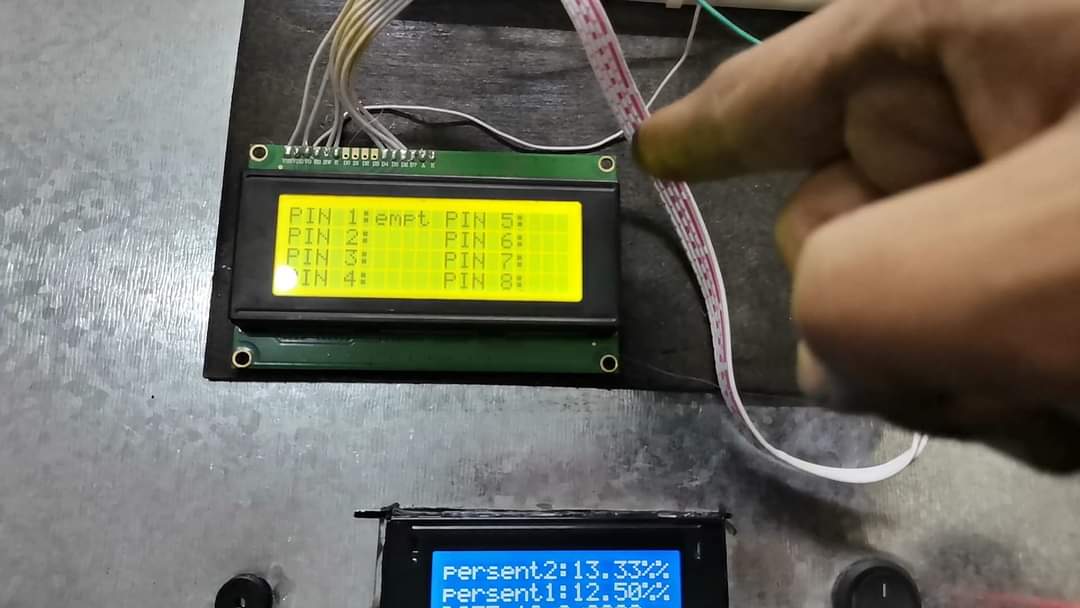 طالب بكلية العلوم بأسيوط يبتكر سلة نفايات ذكية تعمل أوتوماتيكيًا بالطاقة الشمسية