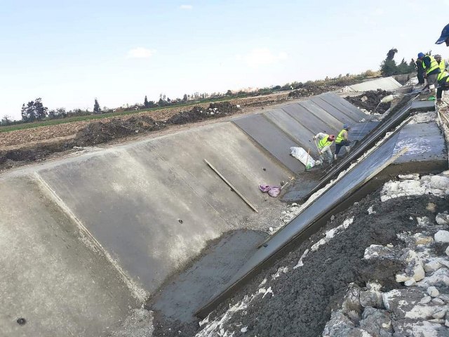 أعمال تأهيل وتبطين الترعة بالشرقية 02