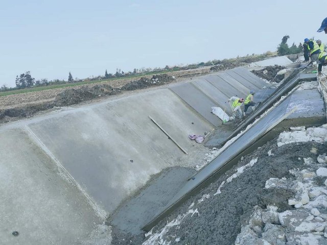 أعمال تأهيل وتبطين الترعة بالشرقية 03