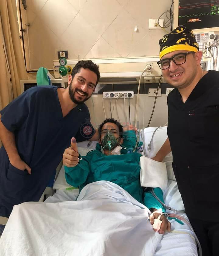 المريض مع أطباء قصر العيني