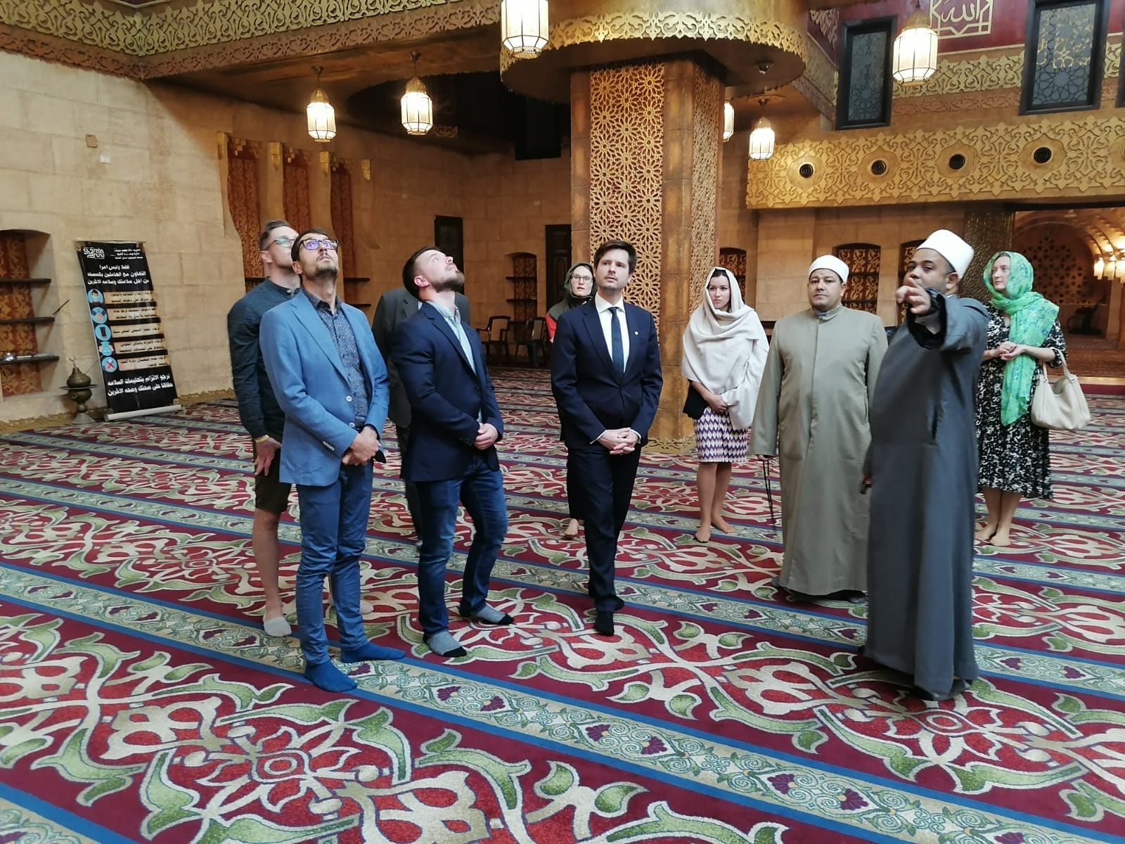 وزير البيئة السلوفاكي يزور مسجد الصحابة بشرم الشيخ 